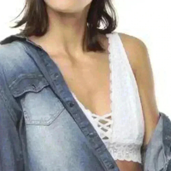 WHITE LACE BRALETTE - Picture 1 of 3